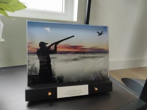 plaque funéraire chasseur